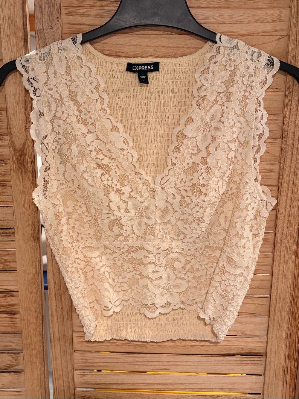 Express Cream Floral Lace V-Neck Cropped Camisole